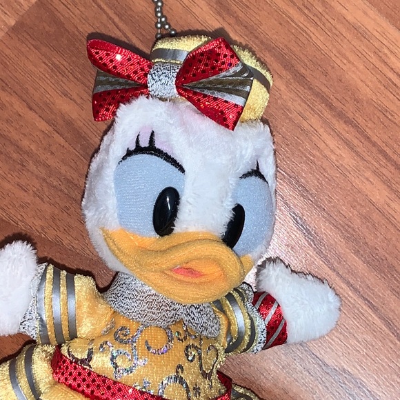 Tokyo Disney Japan Daisy Duck 30th Anniversary Plush - Picture 2 of 13